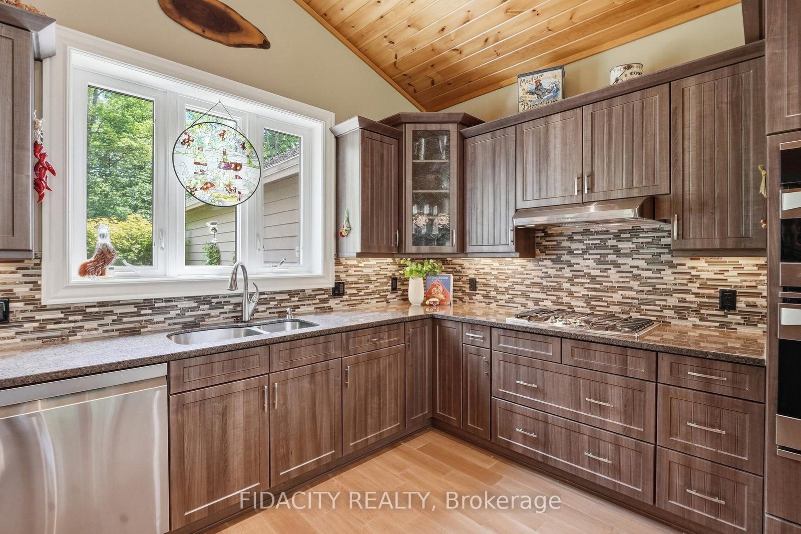 1492 Devil Lake Road • Perth Road, ON photo 12
