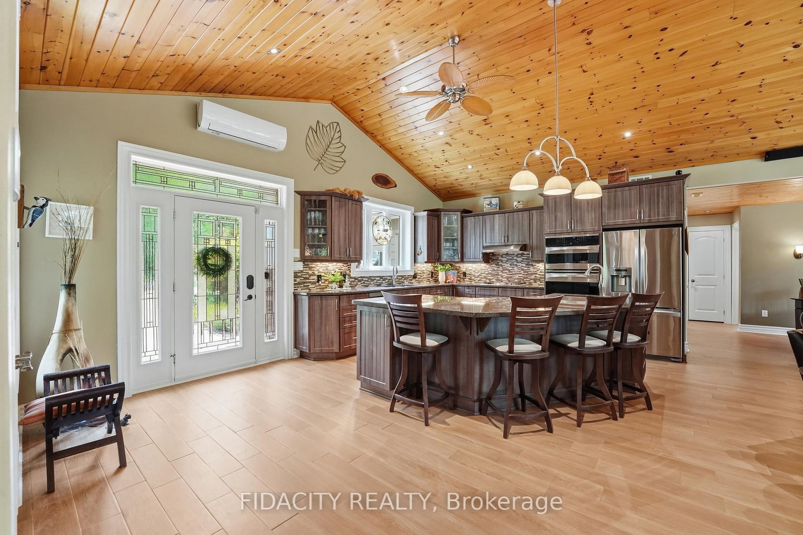 1492 Devil Lake Road • Perth Road, ON photo 8