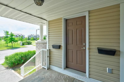 532 Lakeridge Drive • #1 • Ottawa, ON photo 5