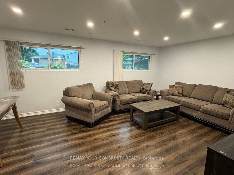 3237 Corry Crescent