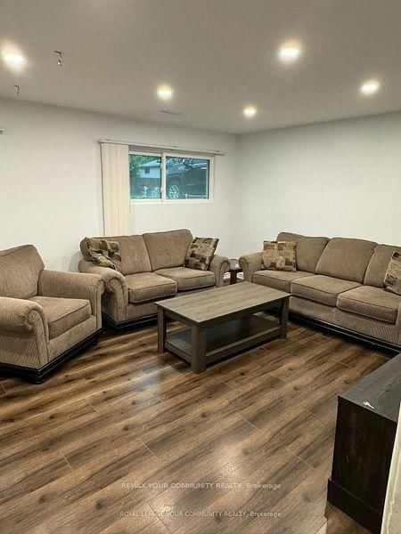 3237 Corry Crescent