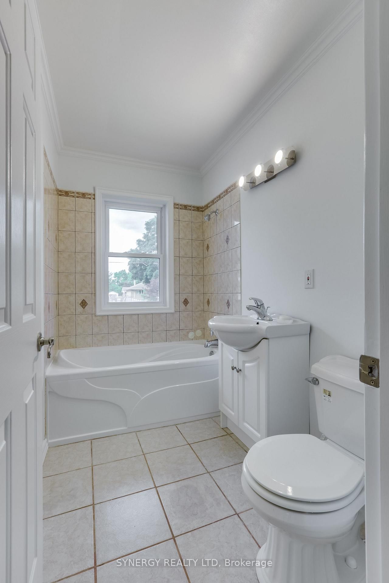 266 Adelaide Street • Strathroy-Caradoc, ON photo 11