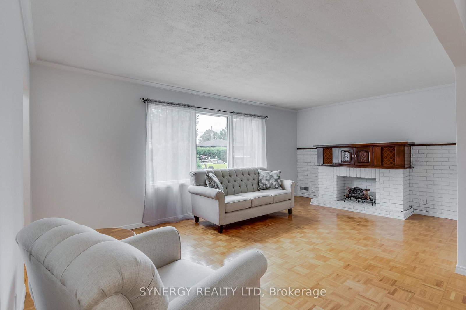 266 Adelaide Street • Strathroy-Caradoc, ON photo 5