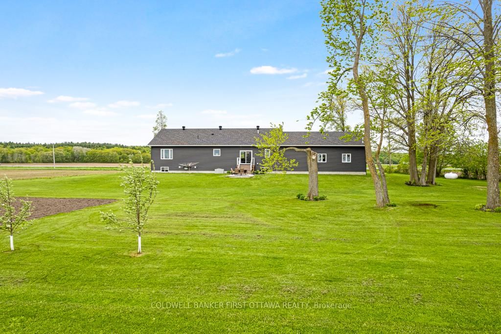 800 Waba Road • Pakenham, ON photo 32