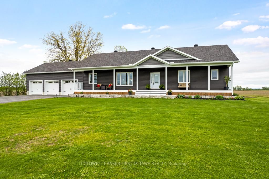 800 Waba Road • Pakenham, ON photo 4