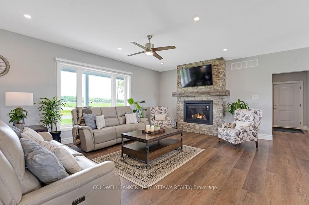800 Waba Road • Pakenham, ON photo 6