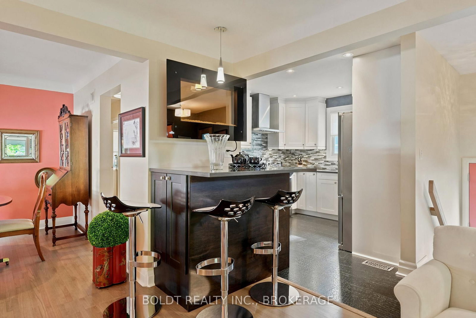 9 Woodgate Avenue • St. Catharines, ON photo 12