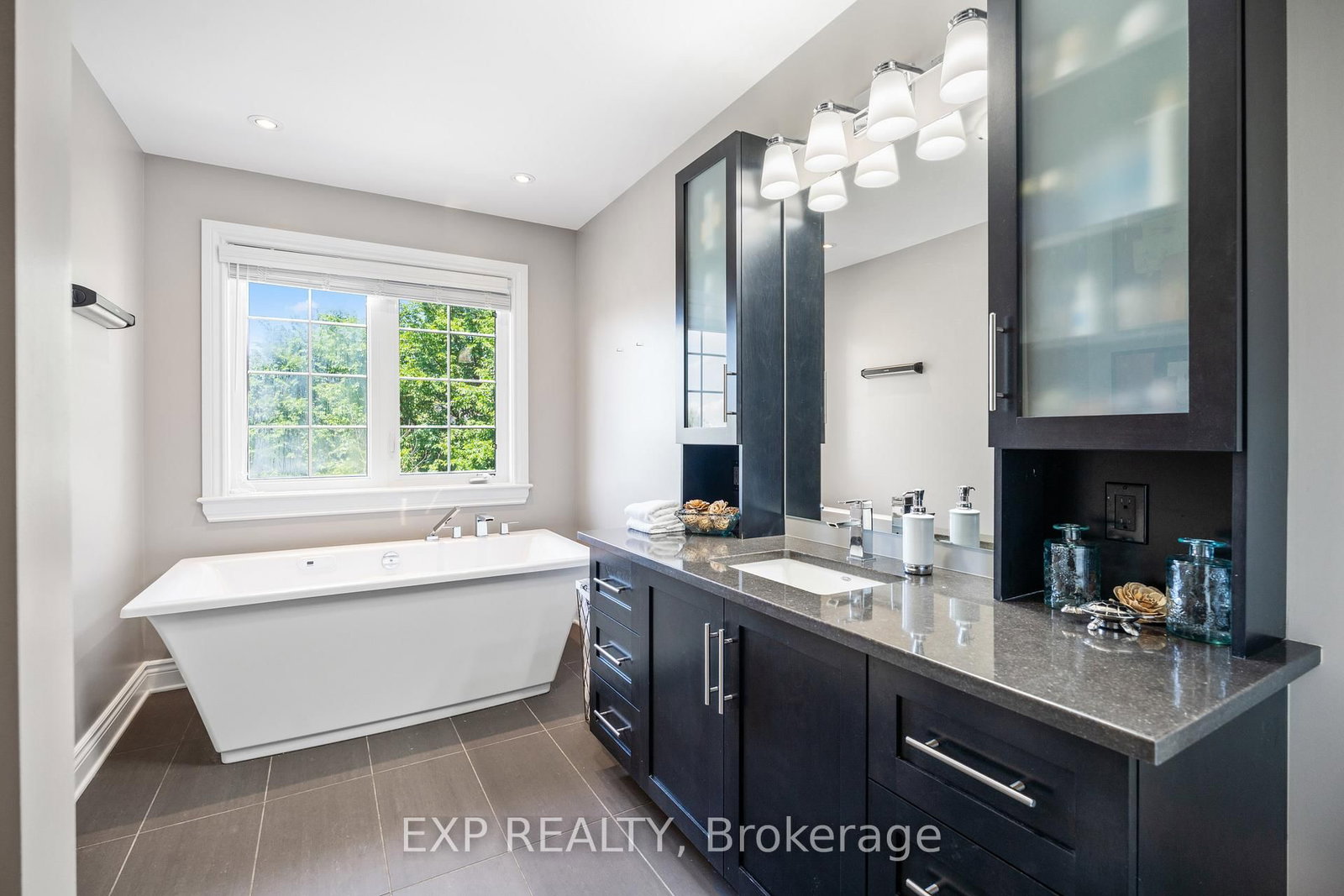 580 Pinawa Circle • Ottawa, ON photo 32