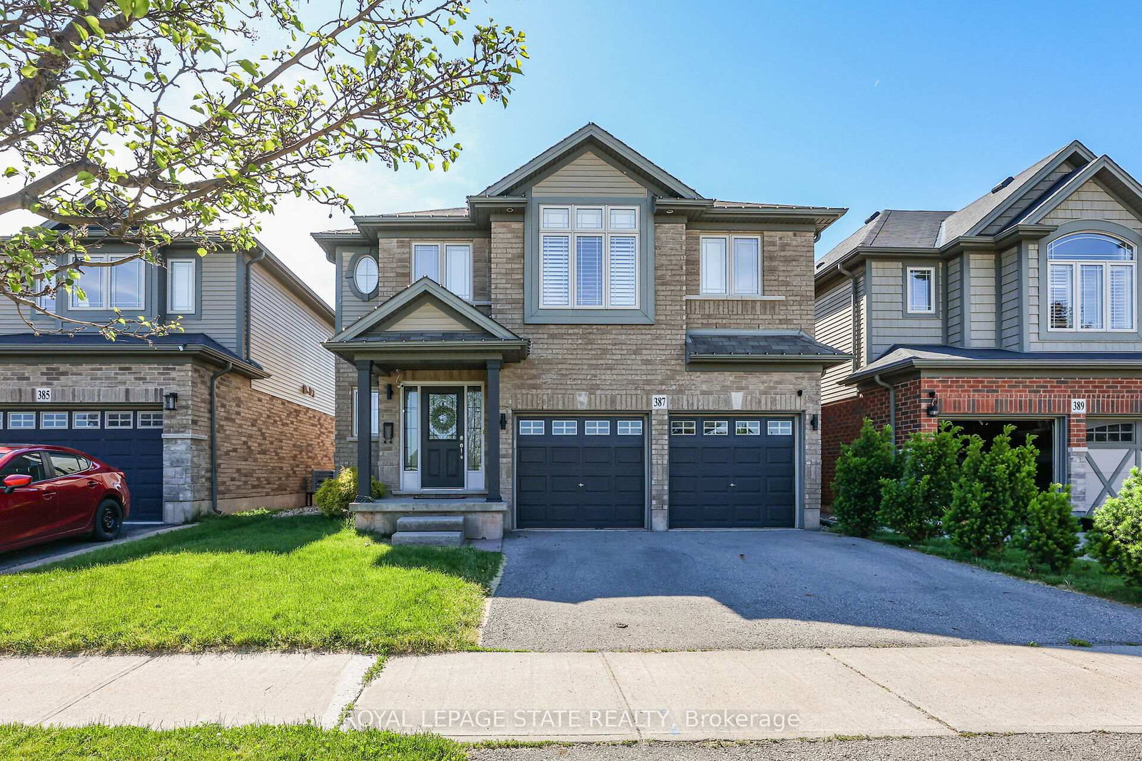 387 Murray Street • Grimsby, ON photo 2
