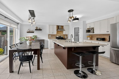 387 Murray Street • Grimsby, ON photo 9