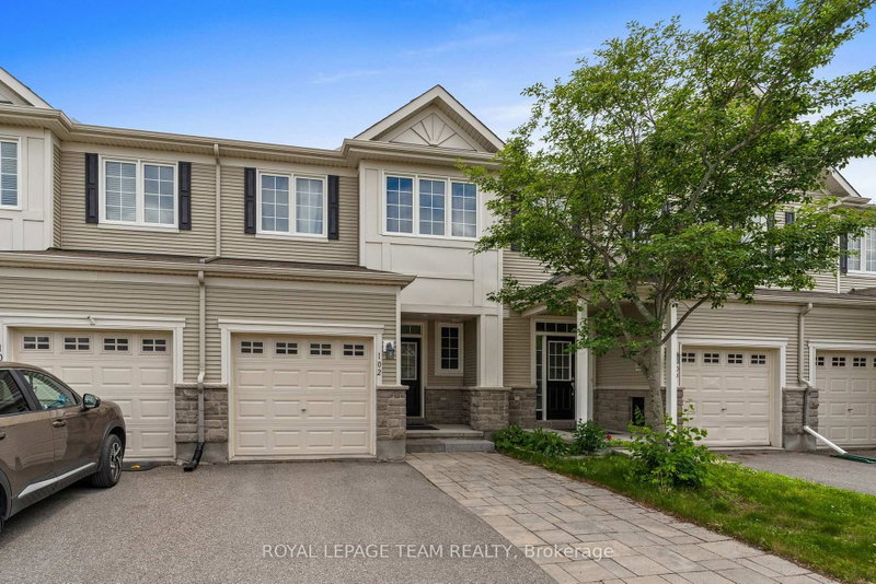 102 Lochnaw Private
