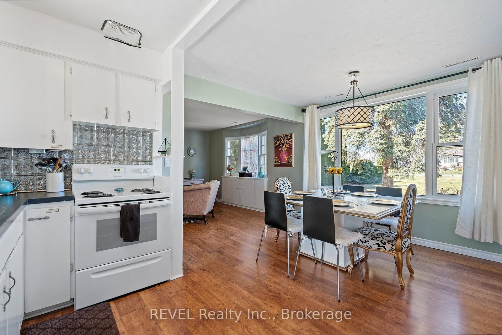 Listing Image 7