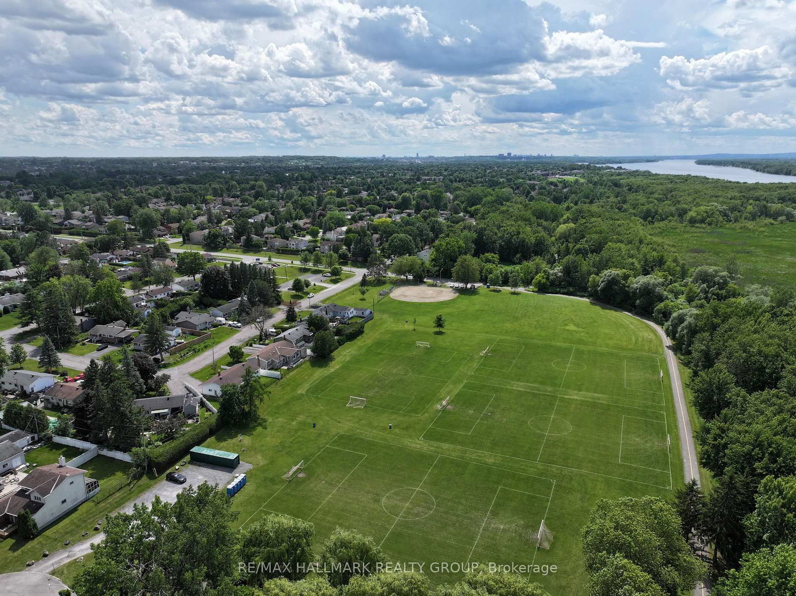 8052 Jeanne D'arc Boulevard • Ottawa, ON photo 44