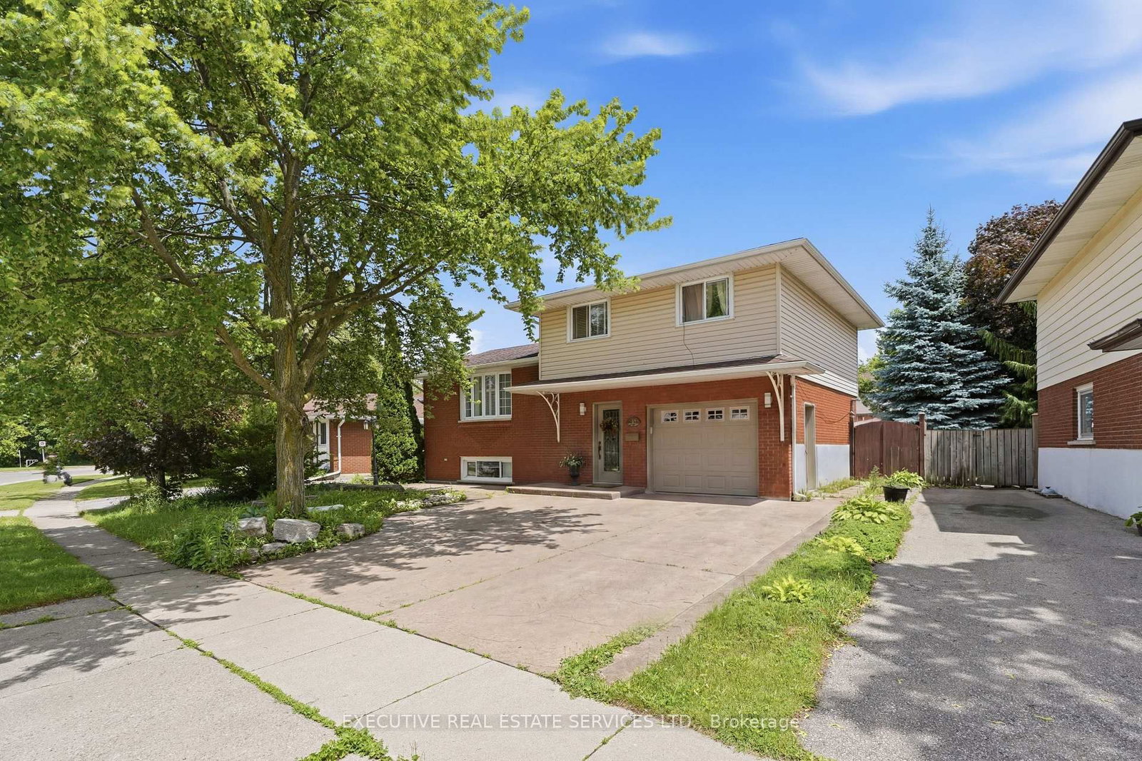 207 Christopher Drive • Cambridge, ON photo 2