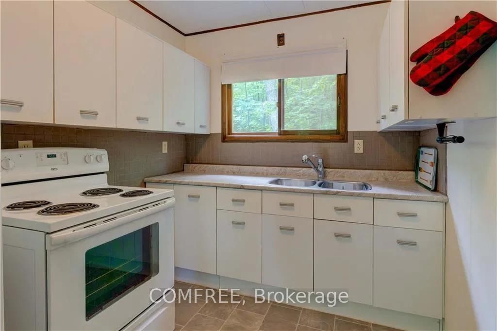 199 West Devil Lake Lane • Sydenham, ON photo 11