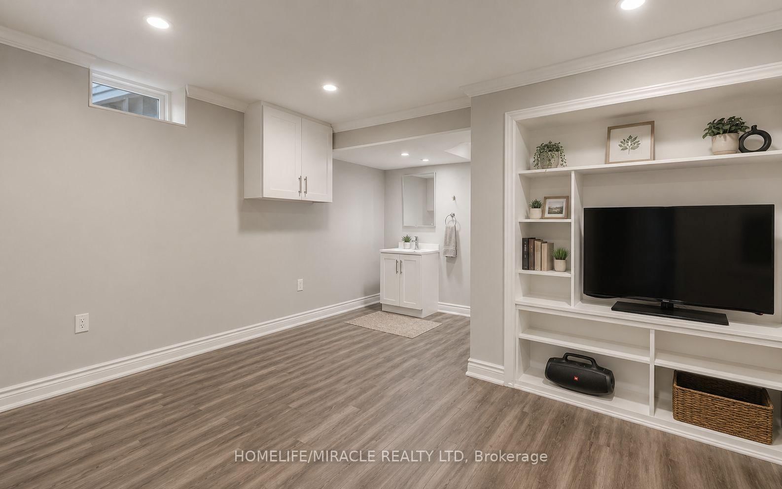 142 Cornerbrook Crescent • Waterloo, ON photo 3