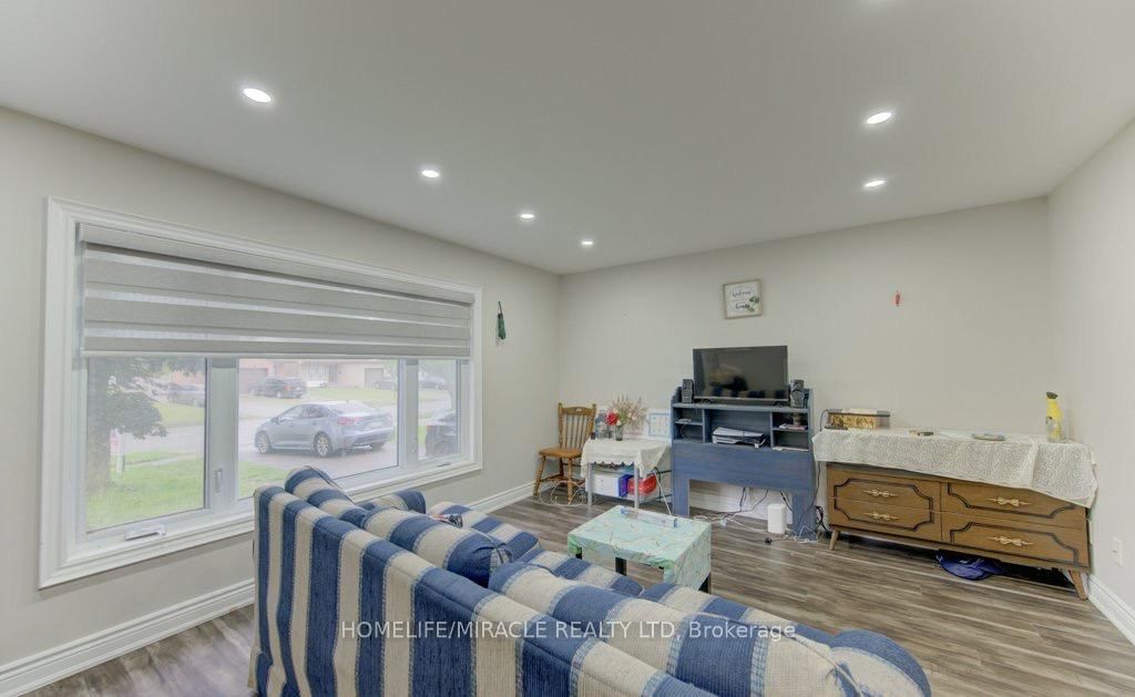 142 Cornerbrook Crescent • Waterloo, ON photo 5