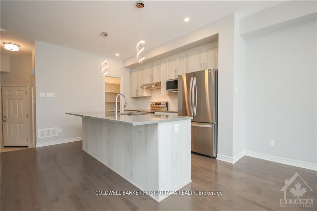 144 ANGELONIA Crescent • Ottawa, ON photo 5
