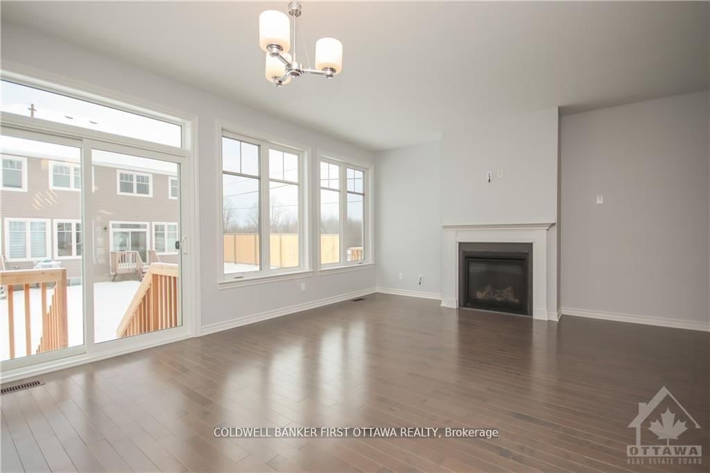 144 ANGELONIA Crescent • Ottawa, ON photo 9