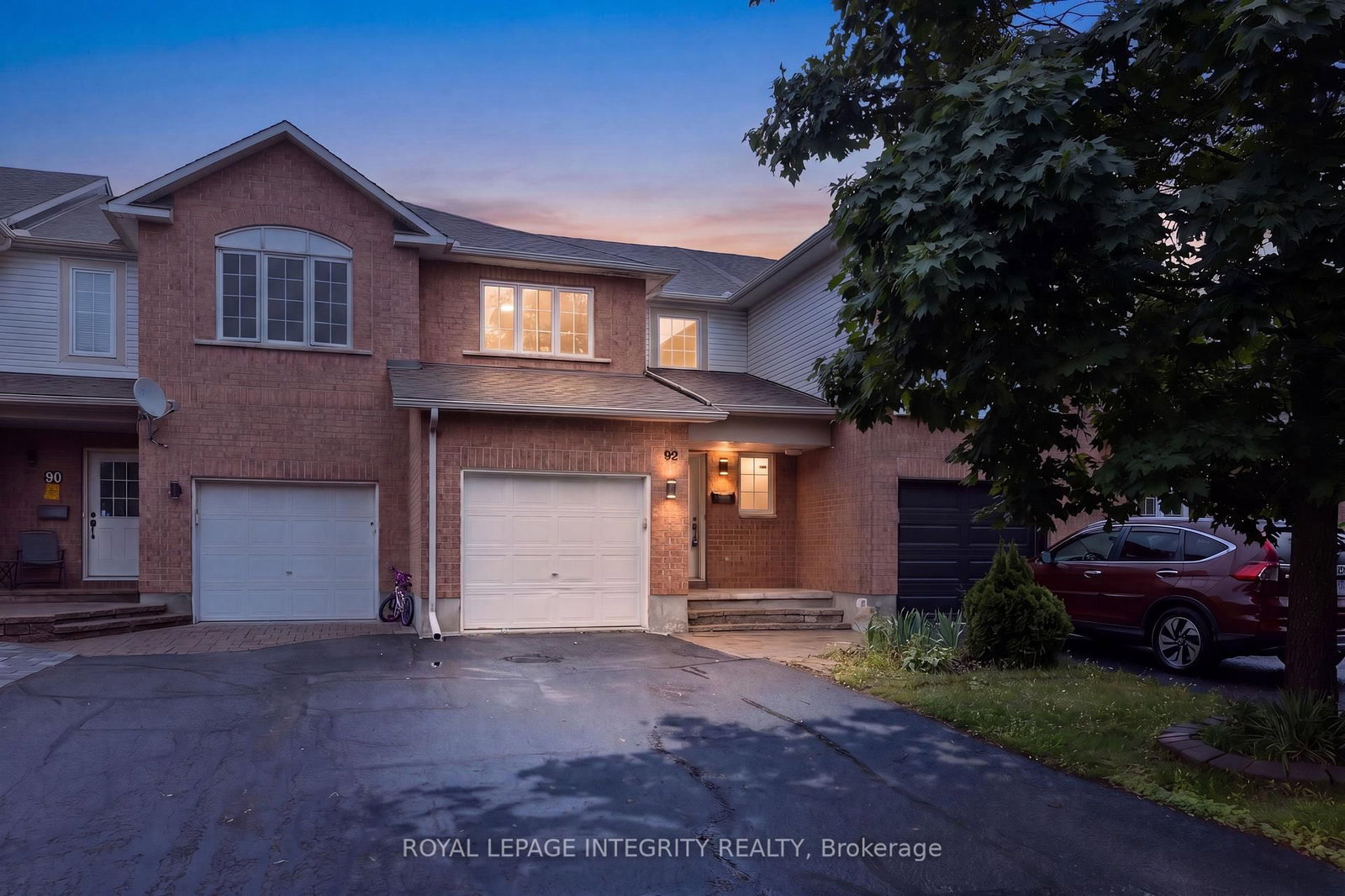 Townhouse for sale at 92 INVERKIP Avenue, Ottawa, Ontario, K1T 4C3 - Hunt Club Park/Greenboro - MLS: X13470414