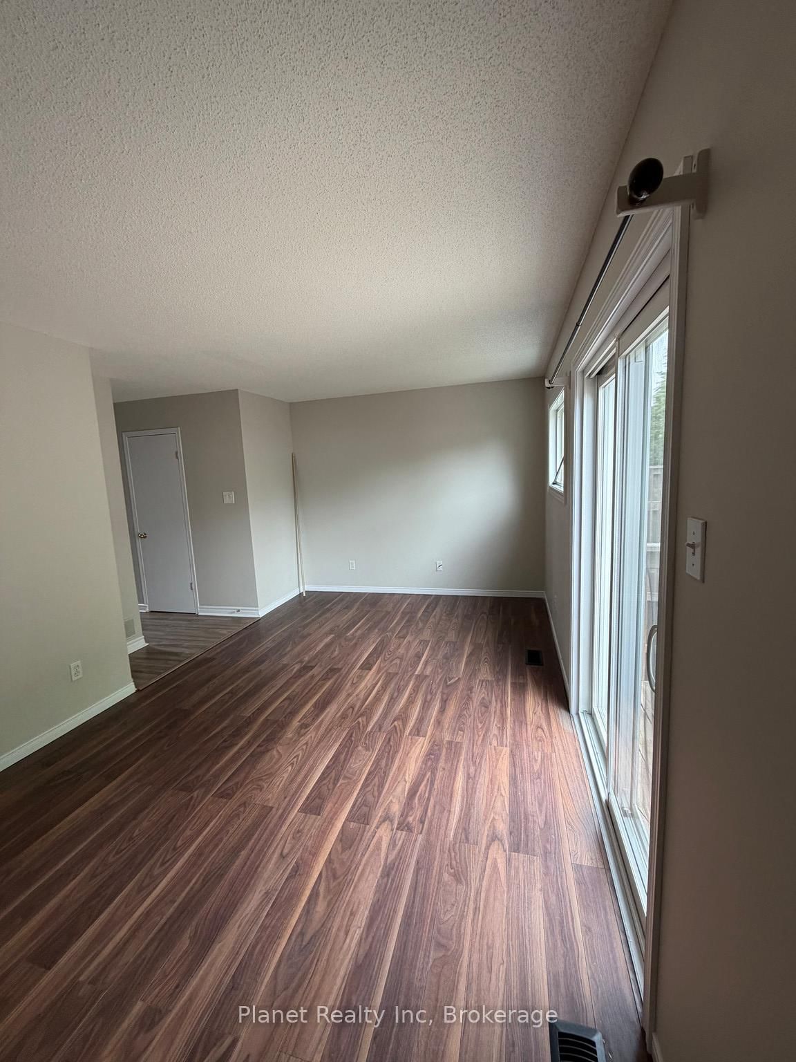 240 London Road W, Unit 101