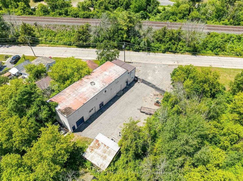 177 W Davis St photo 4