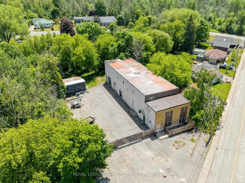 177 W Davis St photo 5