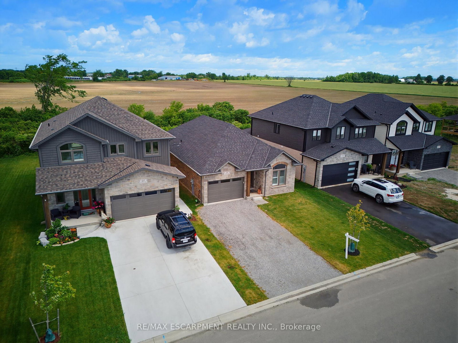 131 Craddock Boulevard • Haldimand, ON photo 2