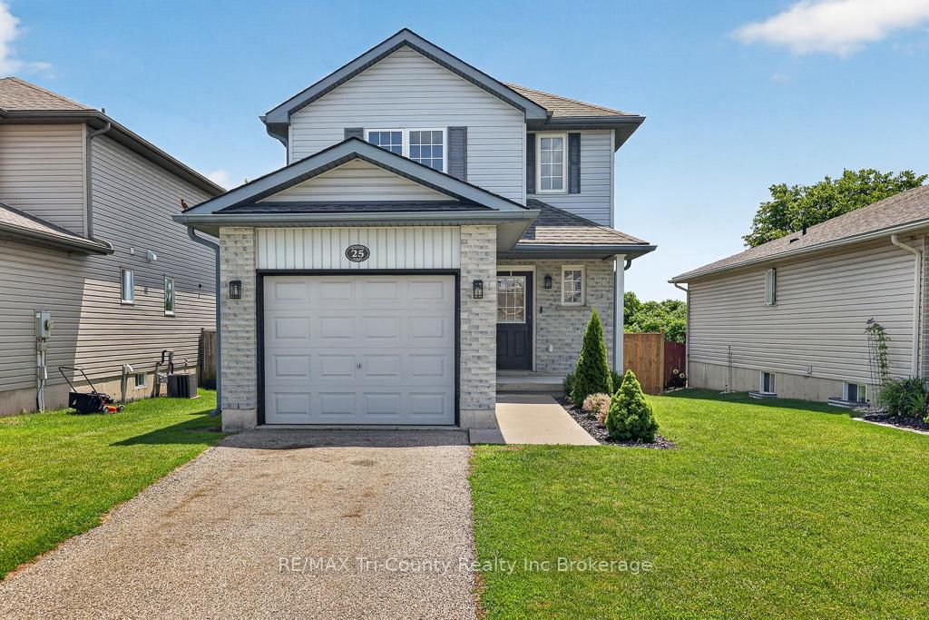 25 Herford Street • Tillsonburg, ON photo 2