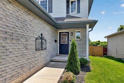 25 Herford Street • Tillsonburg, ON photo 3
