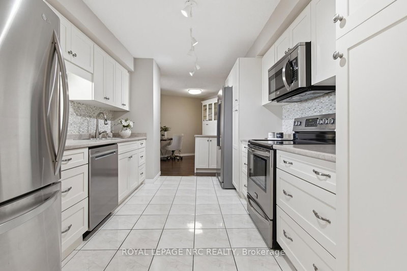 1106 - 7 Gale Crescent N