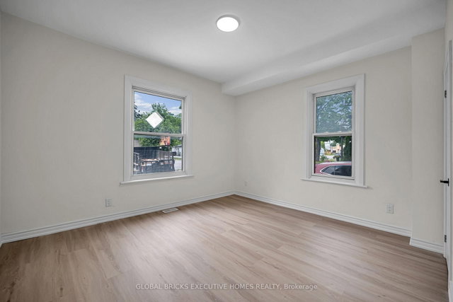 Unit B - 108 Lindsay Street S