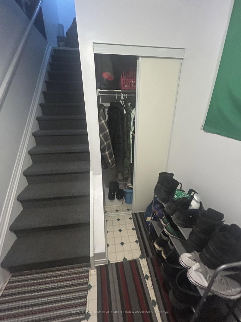 8 MacDonald Street