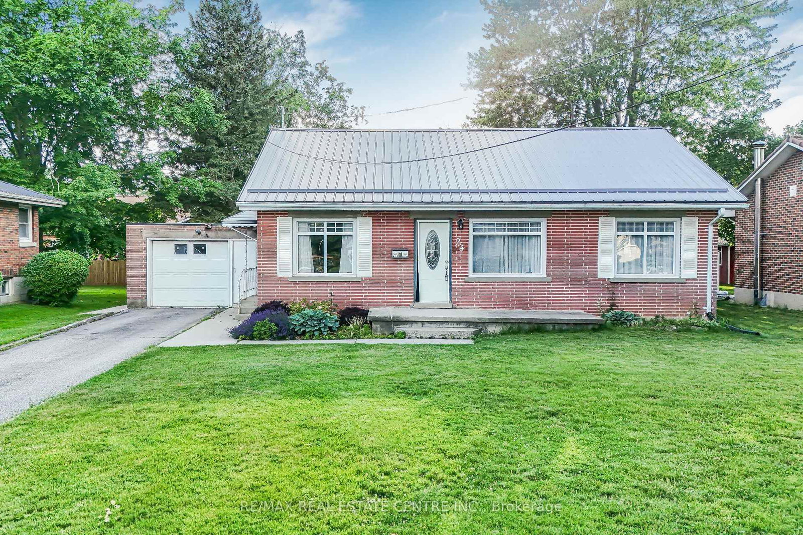 24 Park Street • Aylmer, ON photo 1