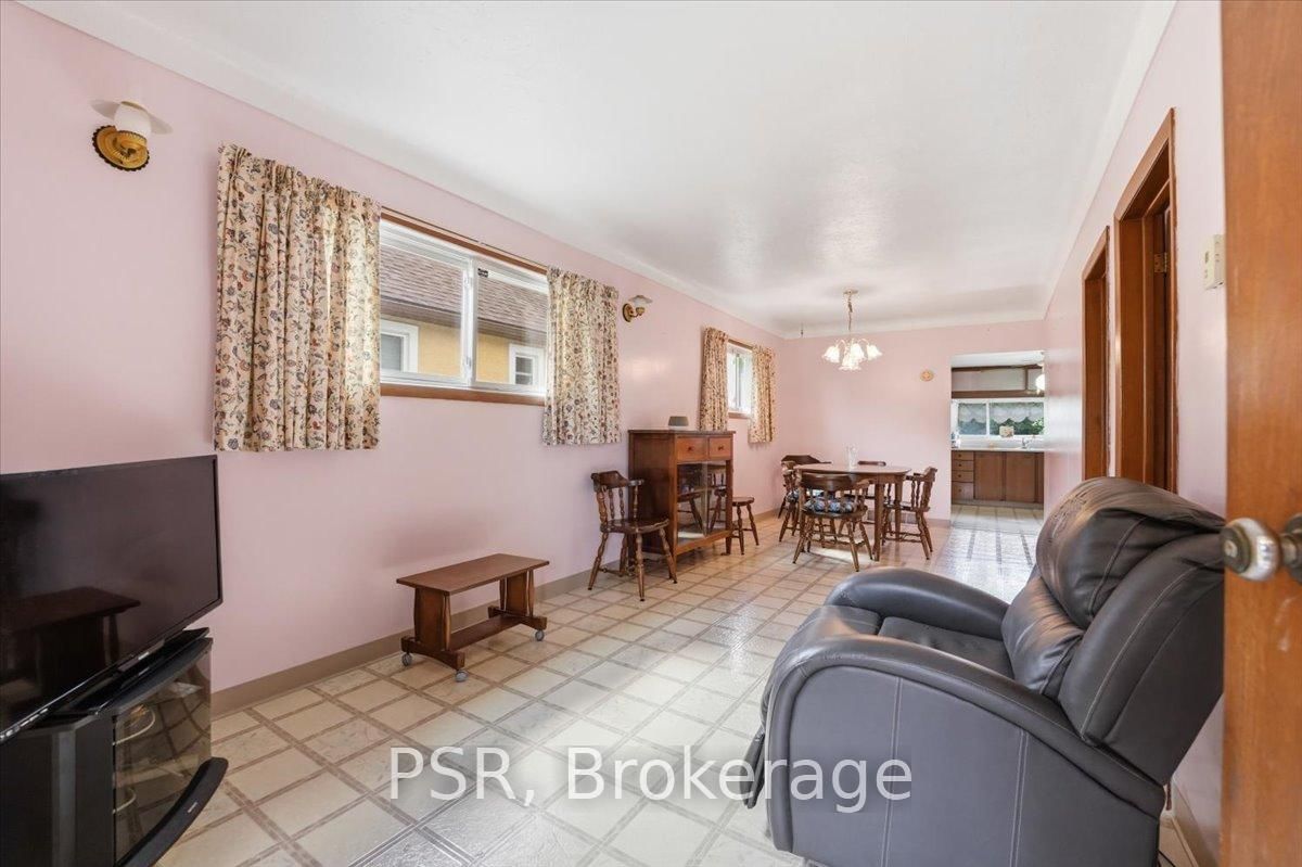 506 Broadway Street • Welland, ON photo 8