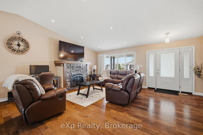 180 Ruby's Crescent • Wellington North, ON photo 4