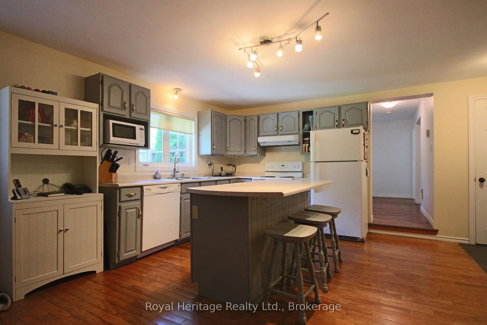 15 Oakwood Drive • Kawartha Lakes, ON photo 6