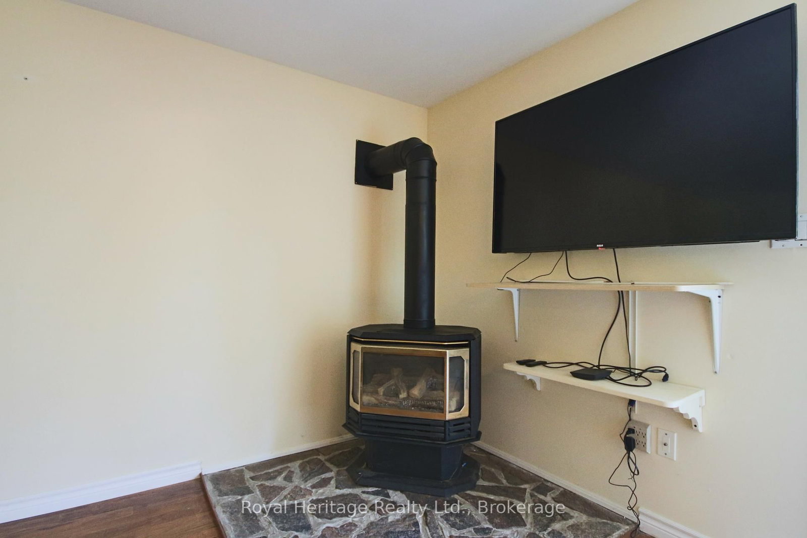 15 Oakwood Drive • Kawartha Lakes, ON photo 9