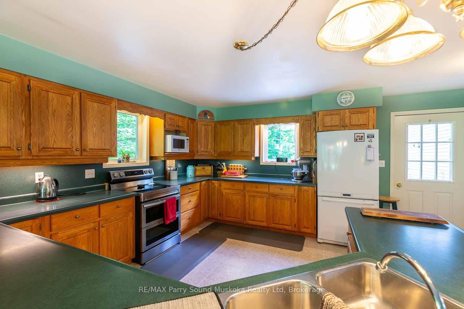 1284 South Horn Lake Road • Ryerson, ON photo 11