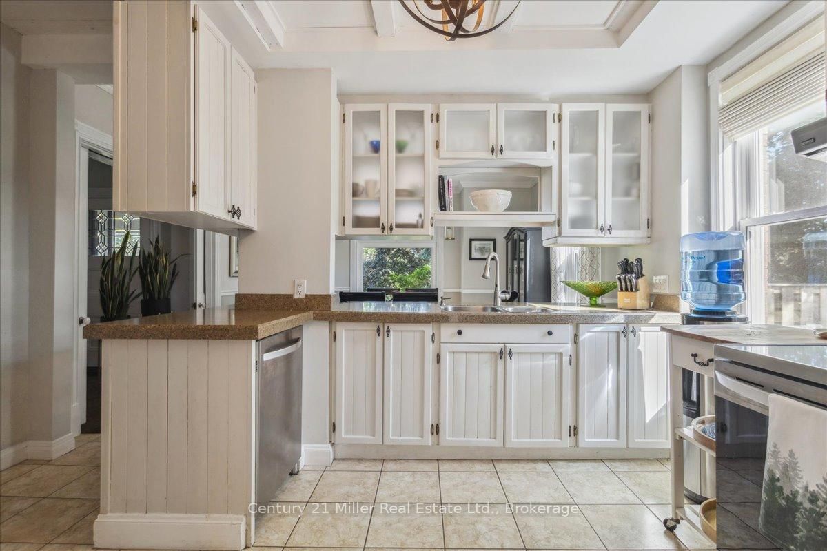 585 Dundas Street E • Hamilton, ON photo 11