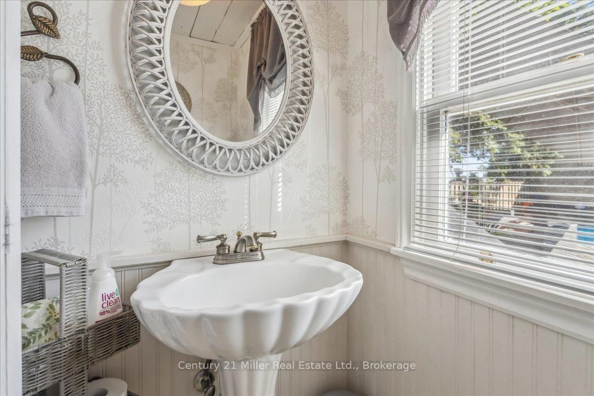 585 Dundas Street E • Hamilton, ON photo 15