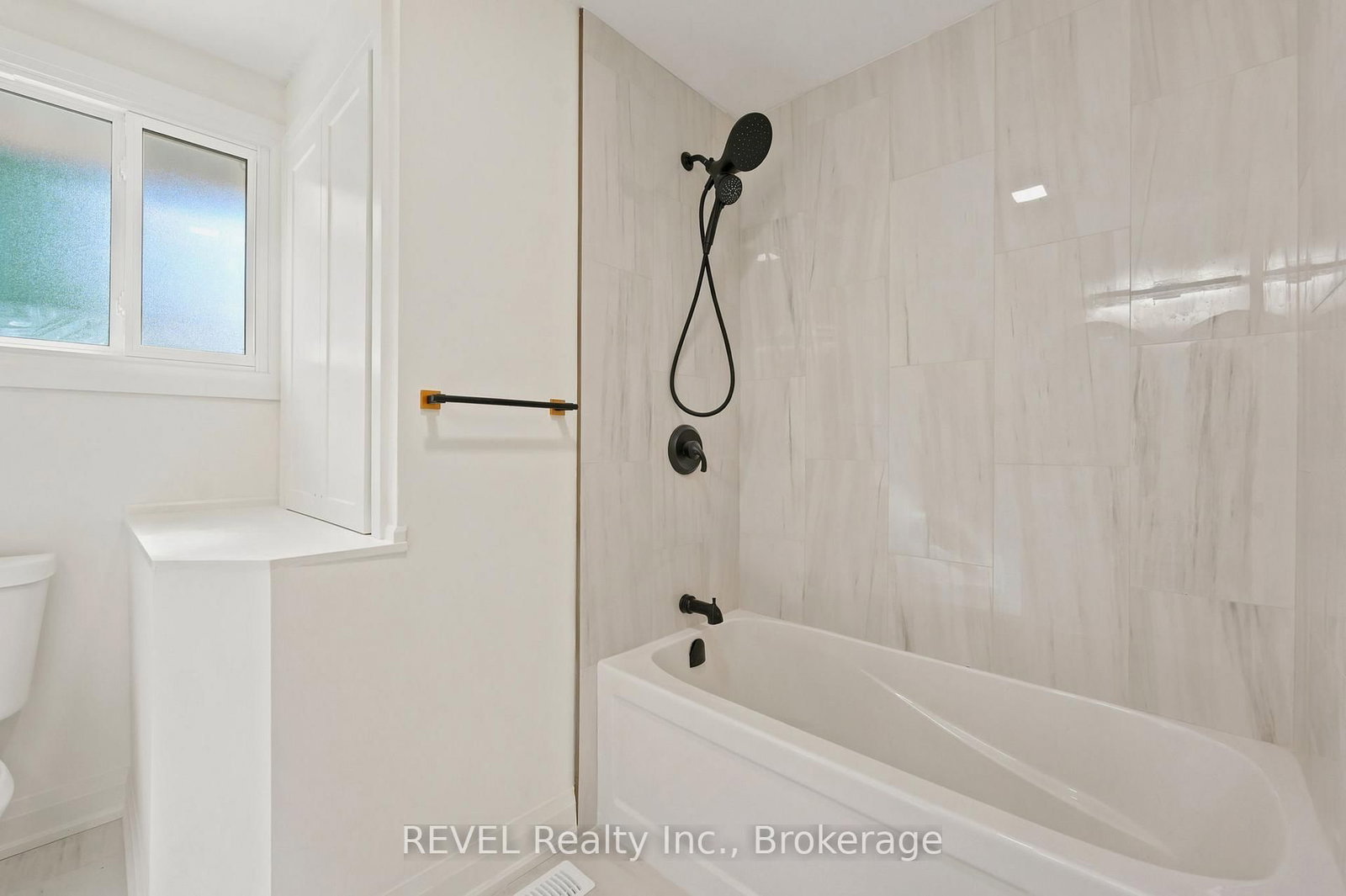 72 Prince Charles Drive • St. Catharines, ON photo 13