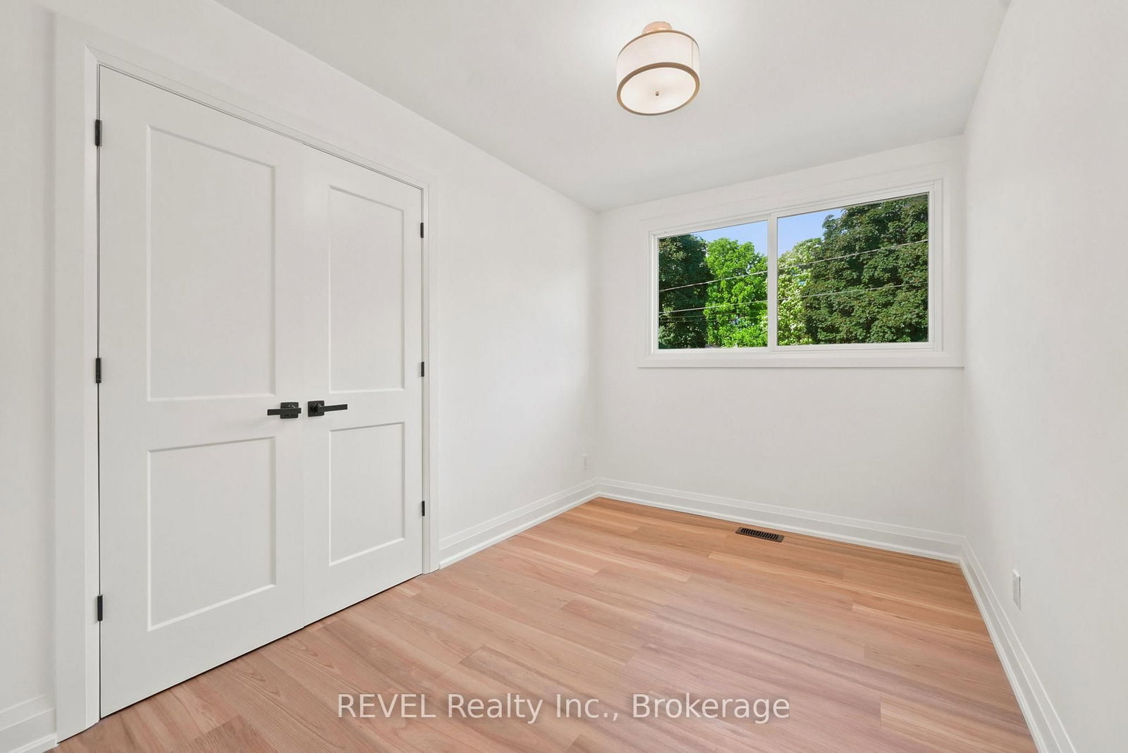 72 Prince Charles Drive • St. Catharines, ON photo 14