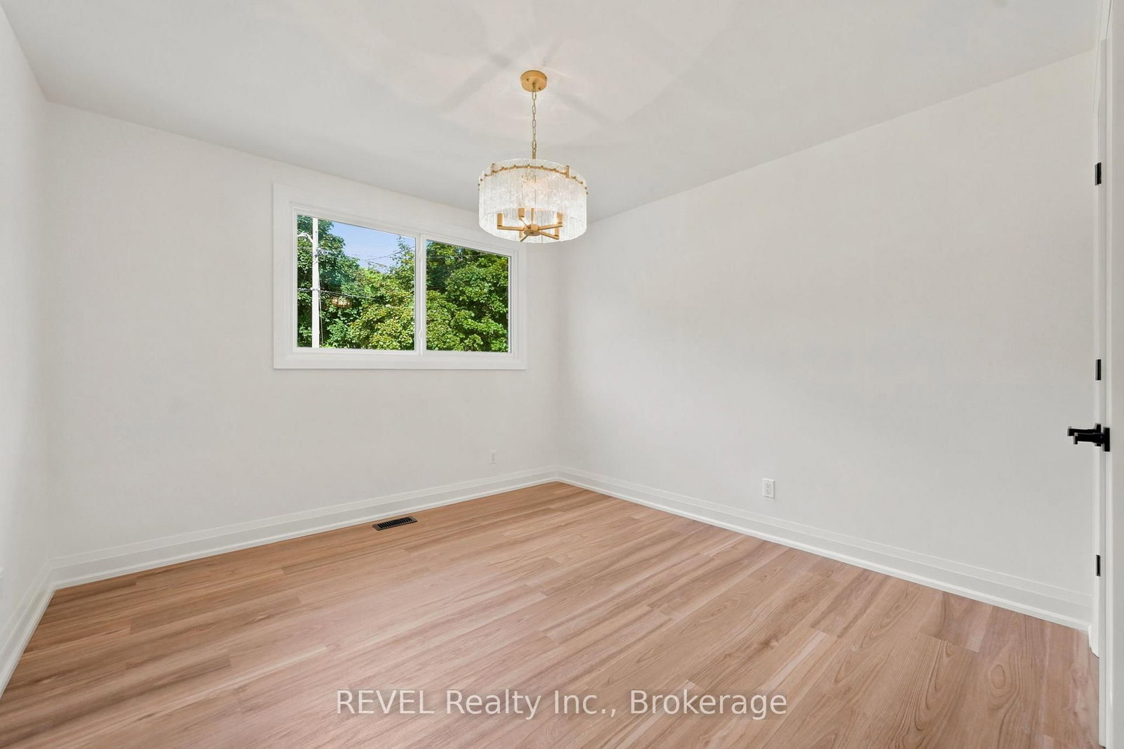 72 Prince Charles Drive • St. Catharines, ON photo 15