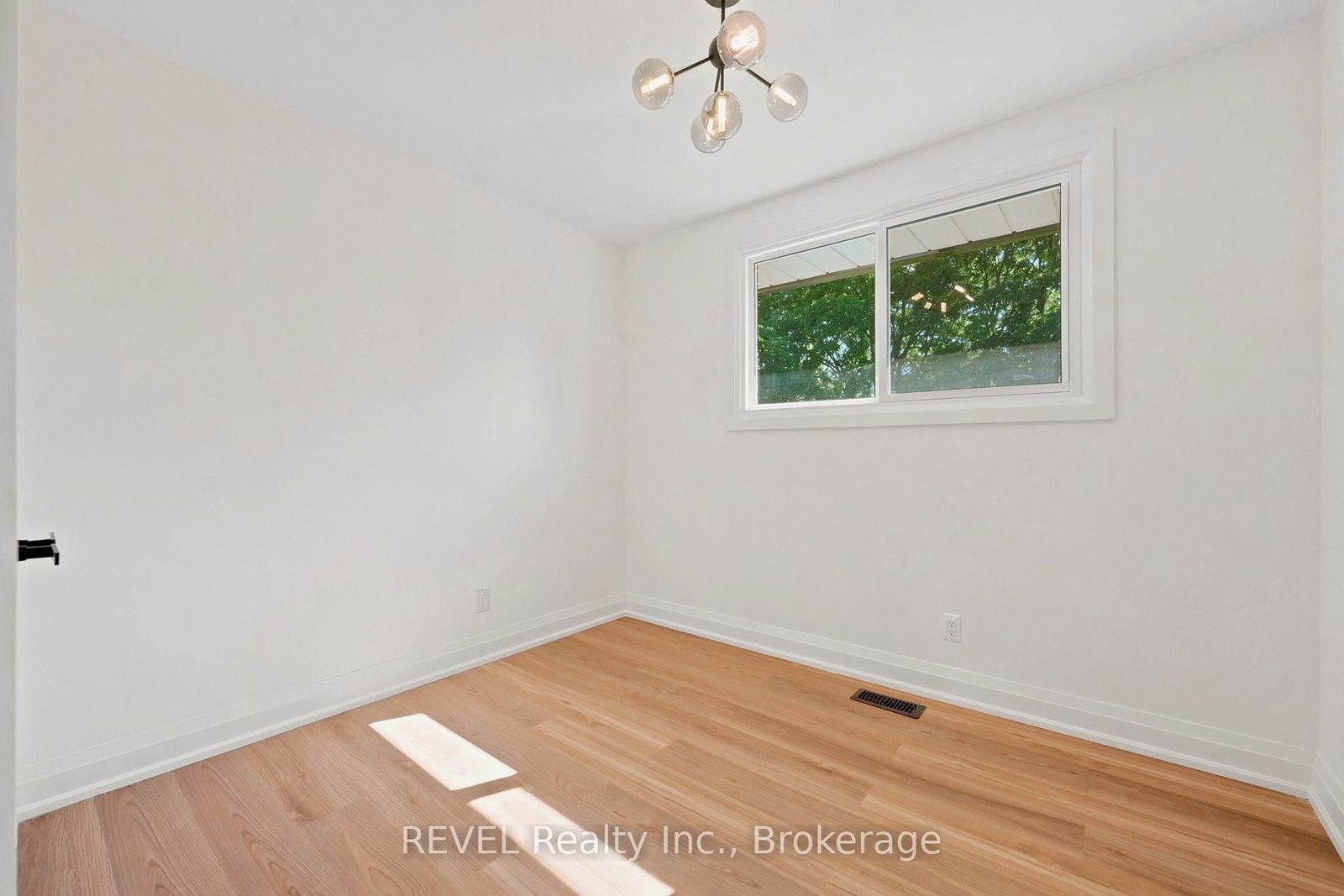 72 Prince Charles Drive • St. Catharines, ON photo 16