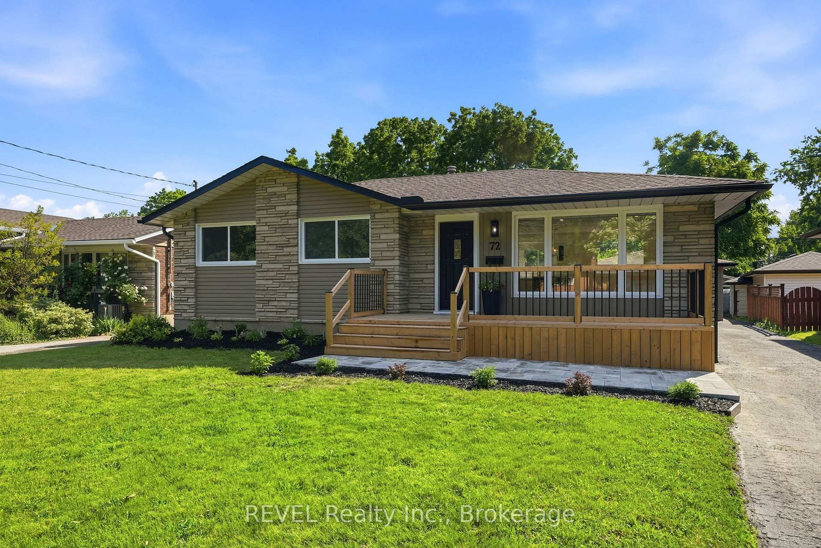 72 Prince Charles Drive • St. Catharines, ON photo 2