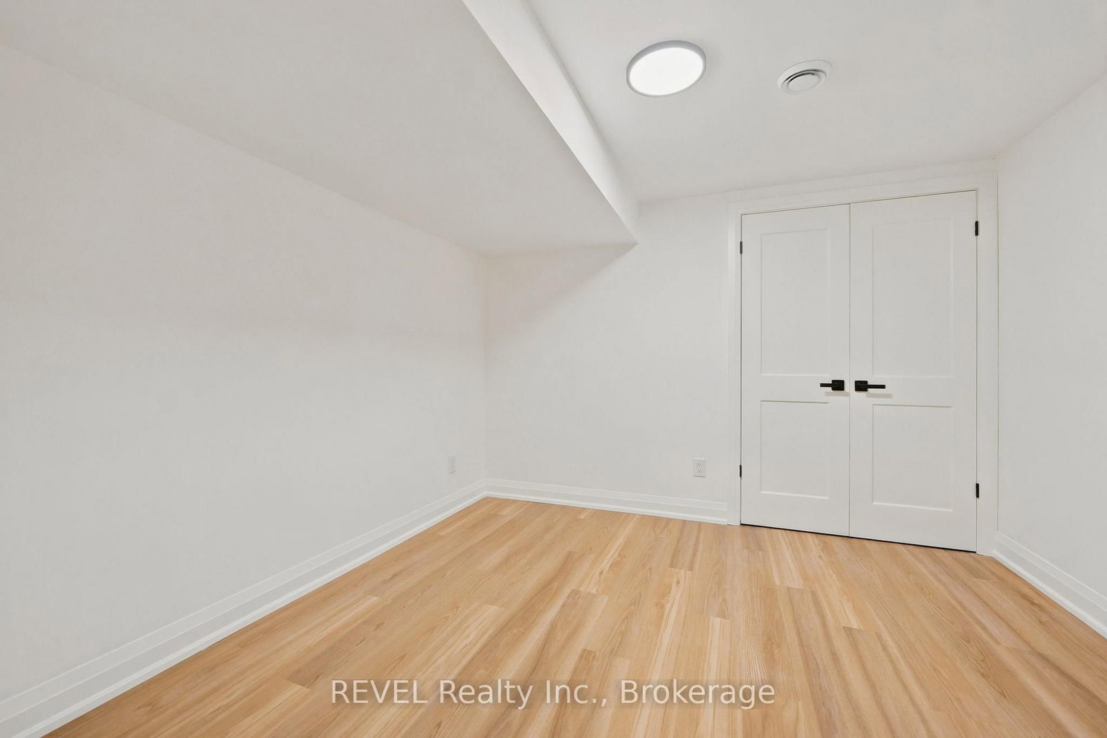 72 Prince Charles Drive • St. Catharines, ON photo 20