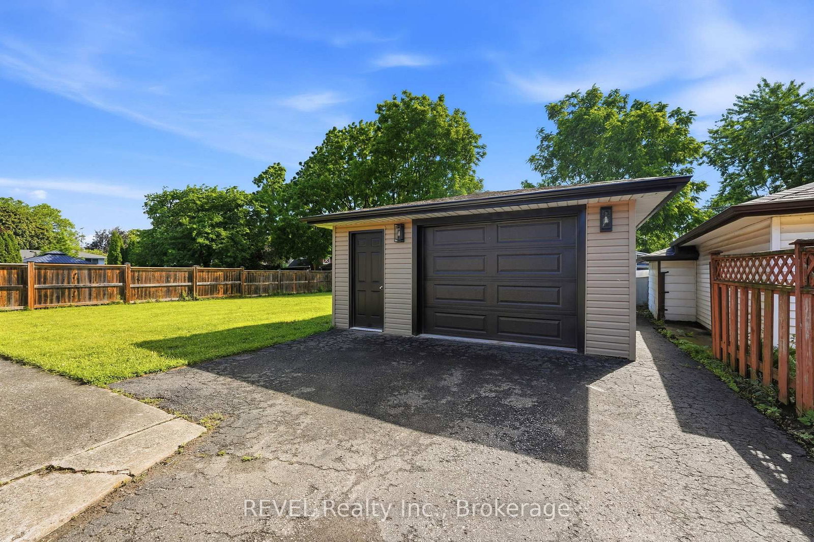 72 Prince Charles Drive • St. Catharines, ON photo 23