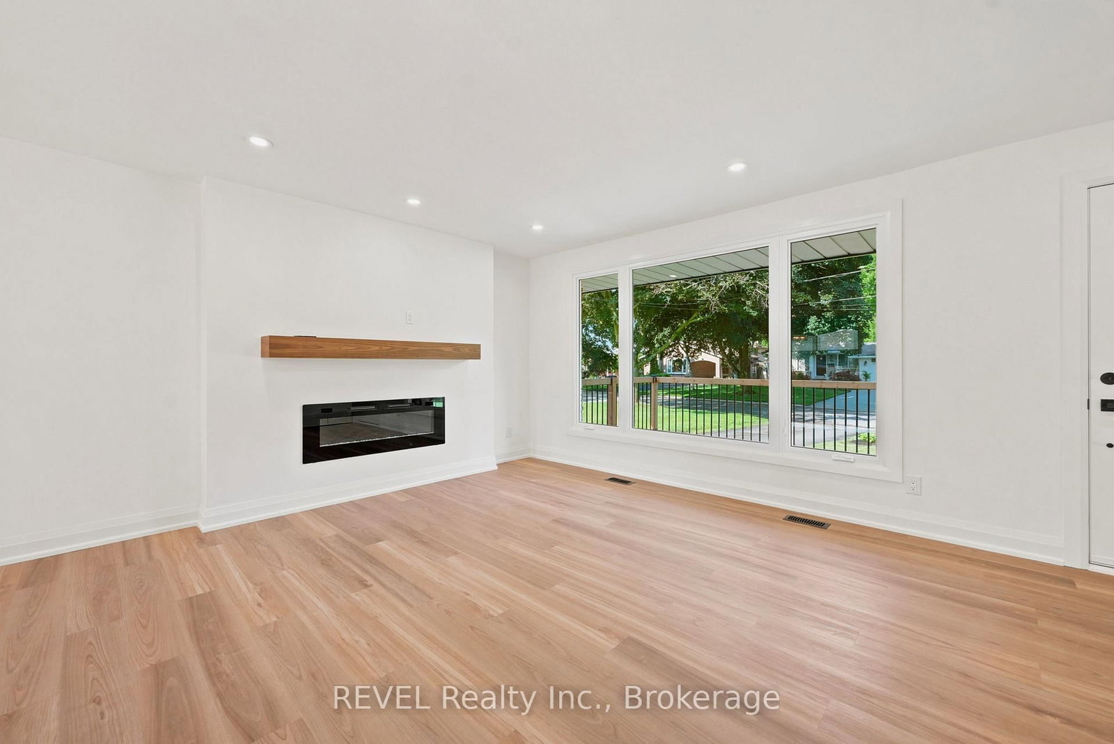 72 Prince Charles Drive • St. Catharines, ON photo 7