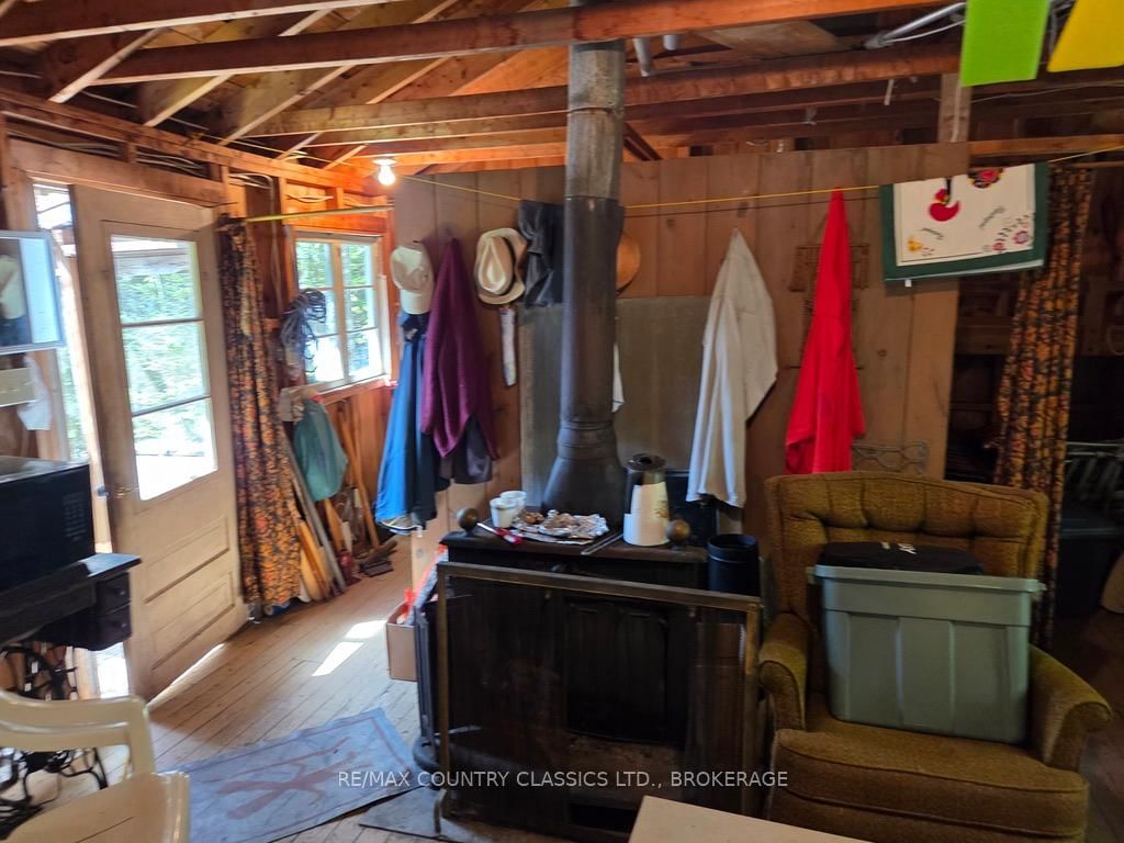 860 Mazinaw Lake • Cloyne, ON photo 10